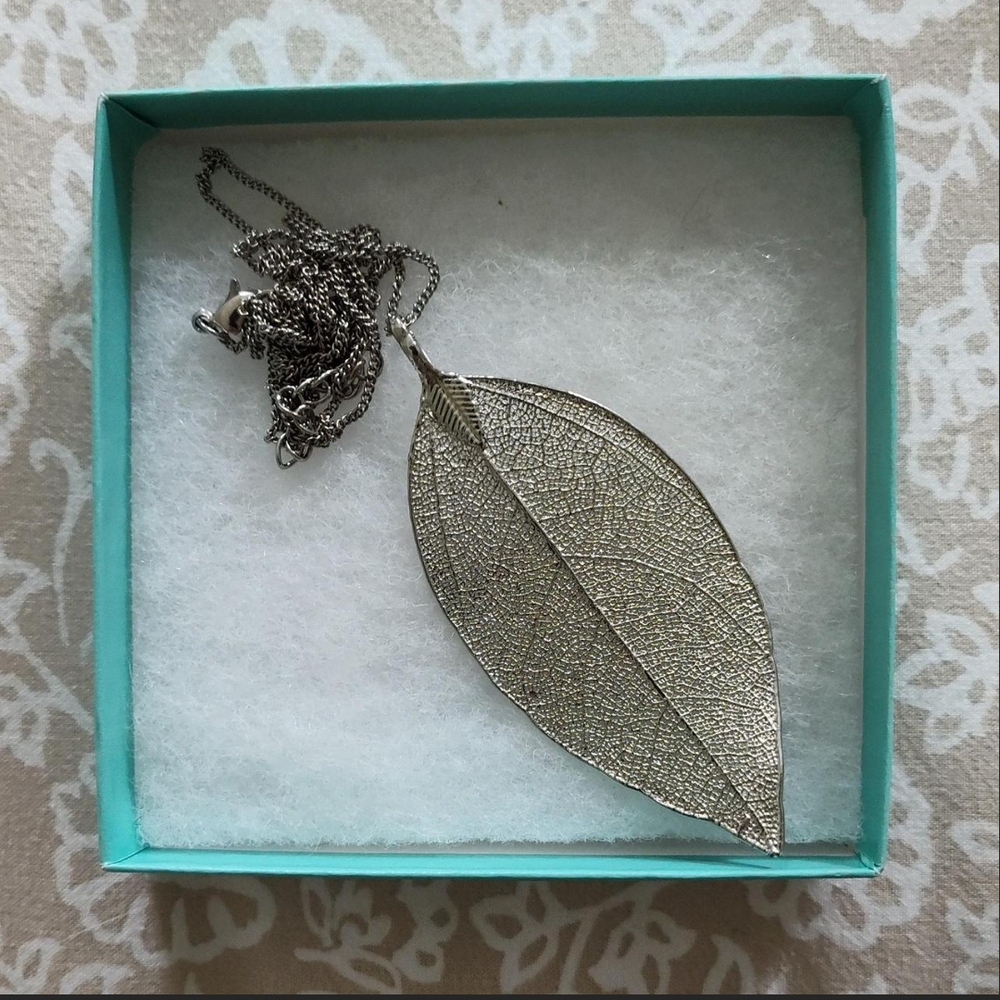 Silver Leaf Pendant Necklace
